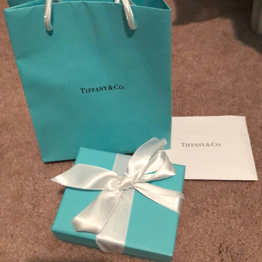 BNIB Tiffany & Co heart earrings